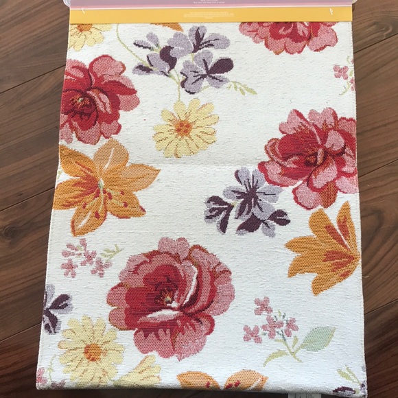 🌼🌺Blossoms & Blooms Table Runner🌺🌼 - Picture 2 of 6